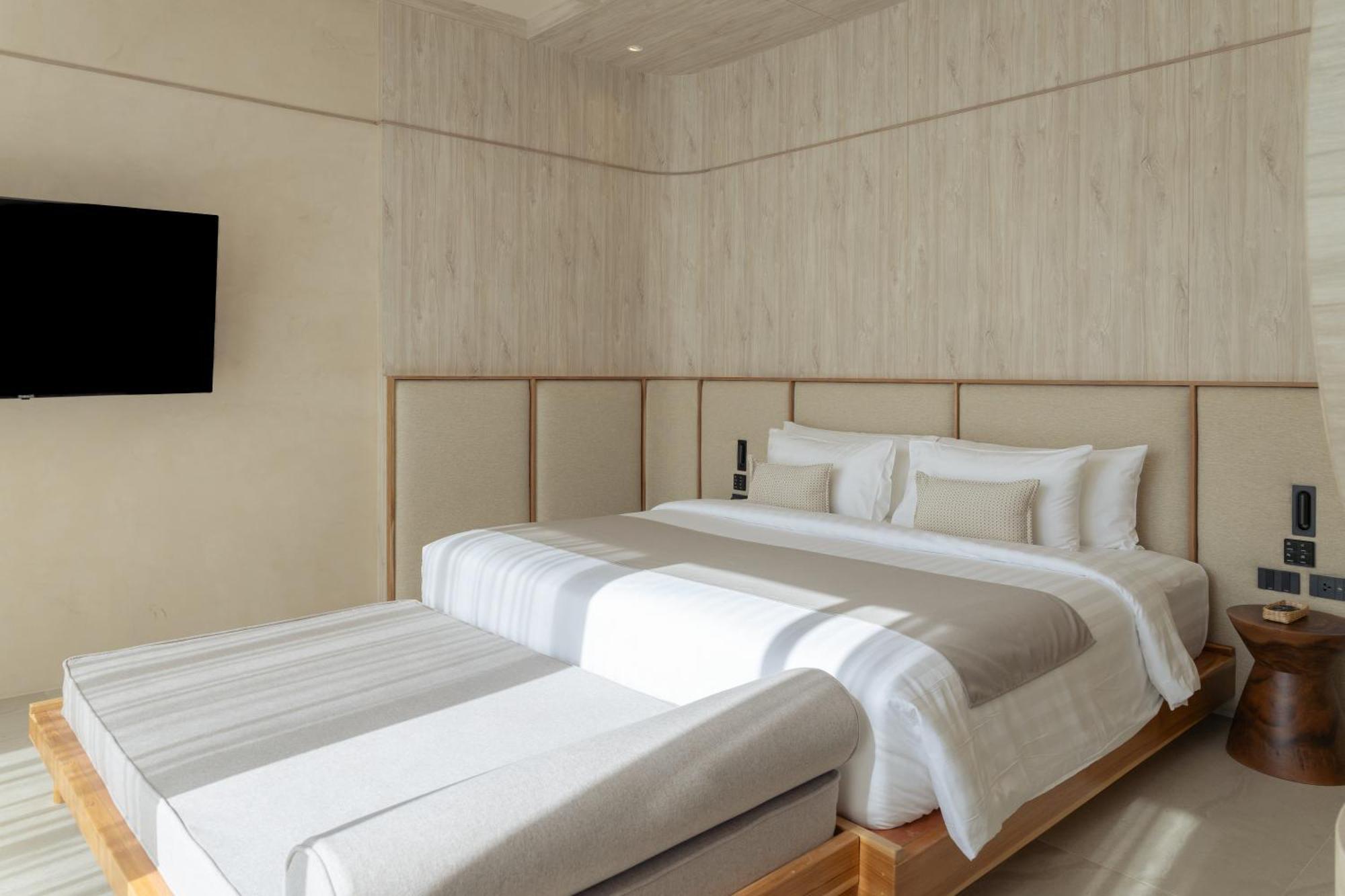 Eden Resort & Villas Phuket Patong Bagian luar foto